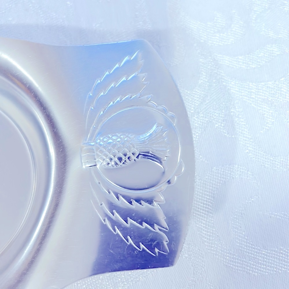 Kensington, Vintage aluminum plate with pineapples